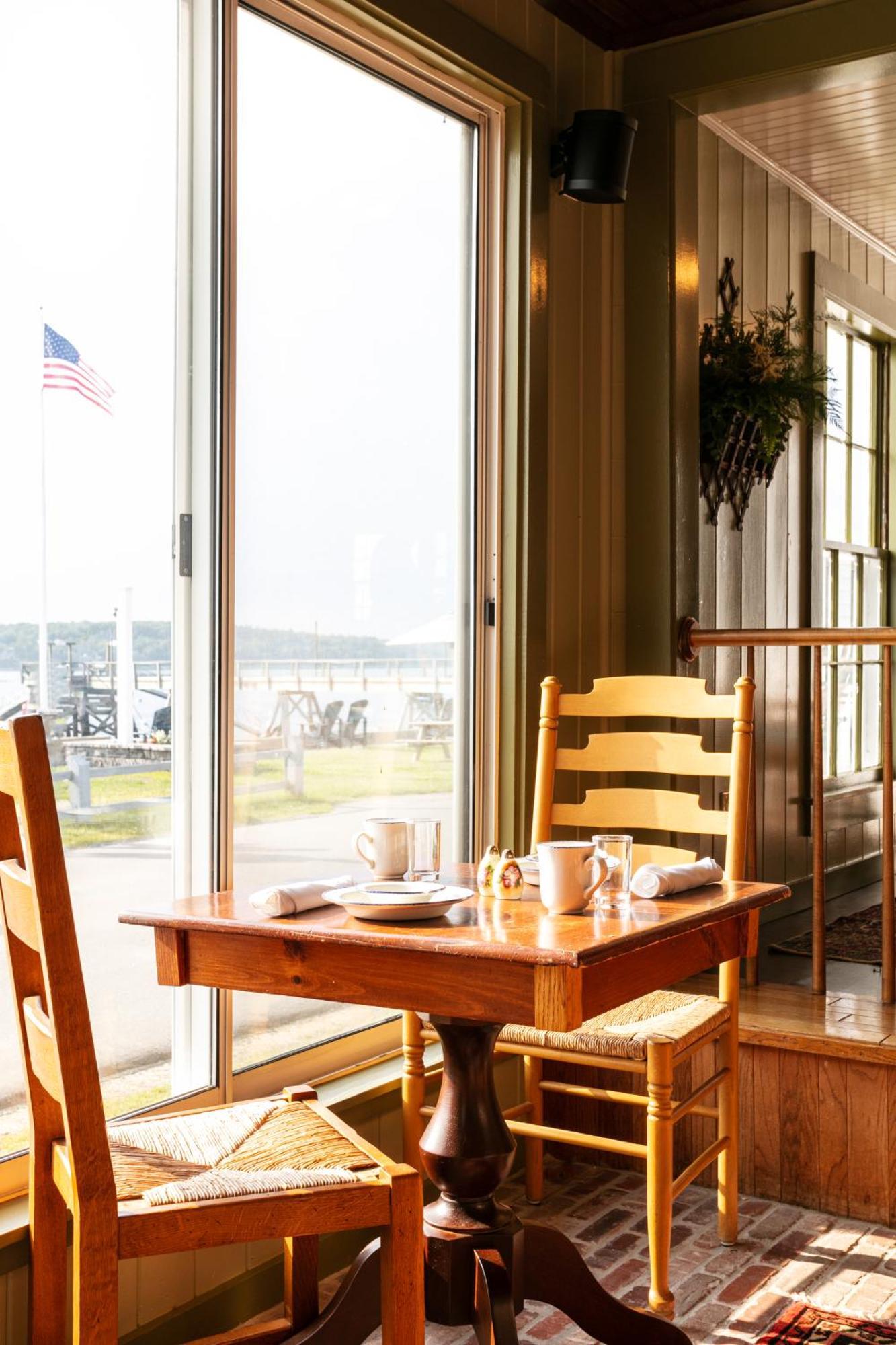 Bluebird Ocean Point Inn מראה חיצוני תמונה